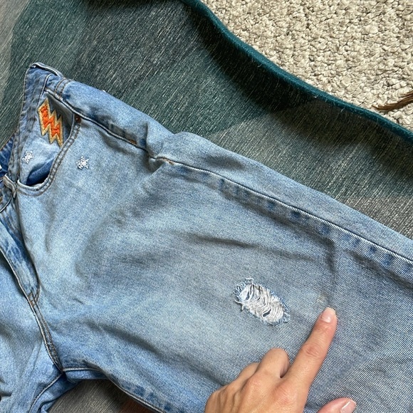 Forever 21 Boyfriend Jeans with Fun Embroidery - Picture 15 of 15